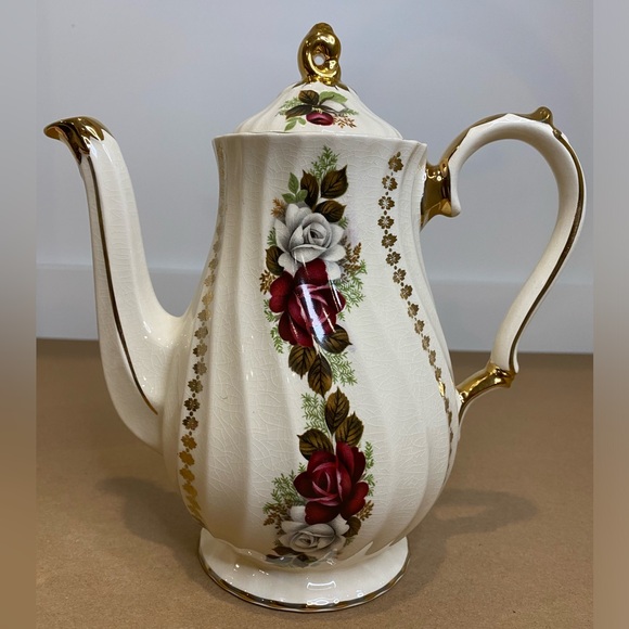 Sadler Bone China Coffee Pot/Teapot Swirl Red White Roses Very Gilded Gold Trim - Picture 2 of 16